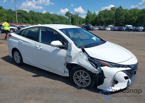 2021 Toyota Prius Prime Le z USA, uszkodzony, nr VIN JTDKAMFP8M3193990